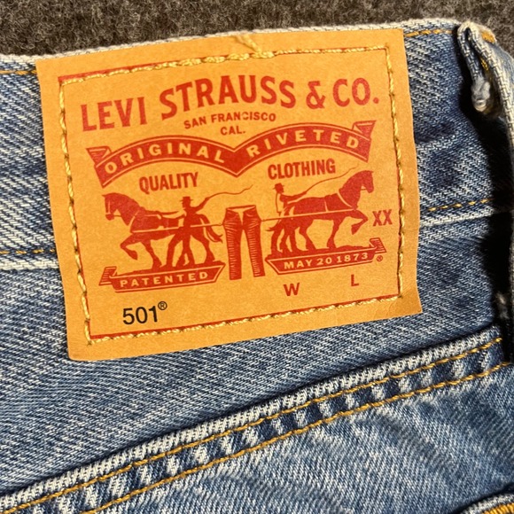 Levis 501 Original High Waisted Distressed Denim Cut Off Shorts Light Wash NWOT - Picture 4 of 10